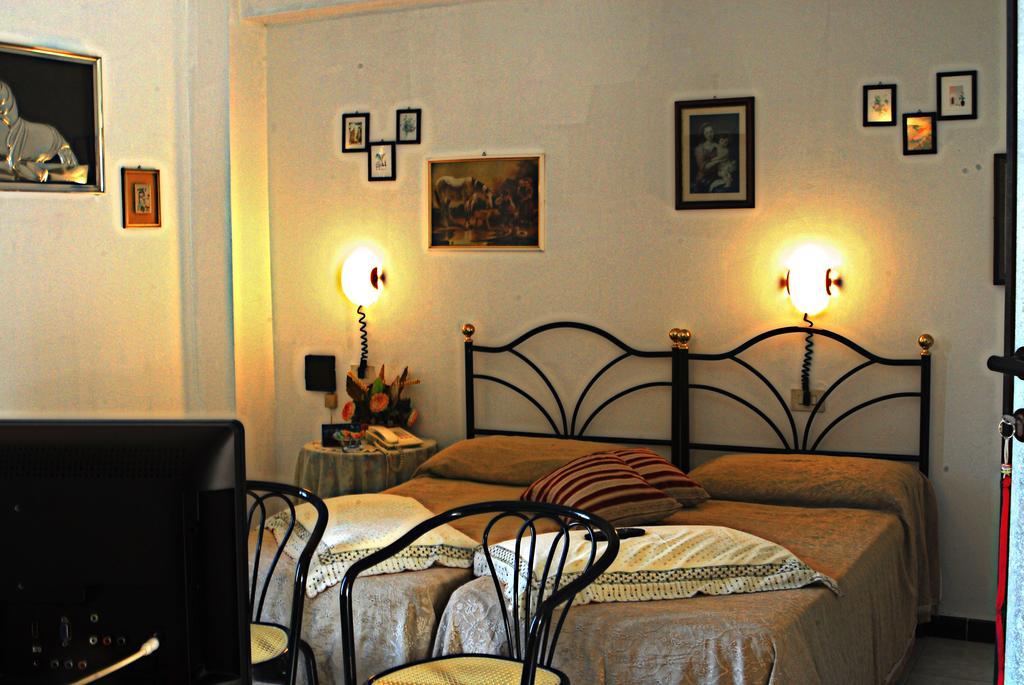 Hotel Ebe سان بييرو أ سيف المظهر الخارجي الصورة