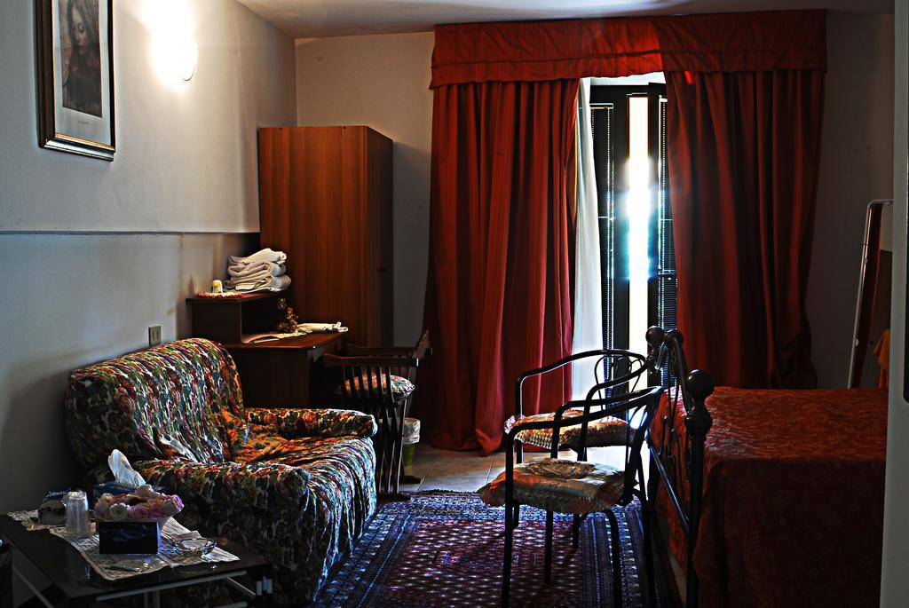Hotel Ebe سان بييرو أ سيف المظهر الخارجي الصورة