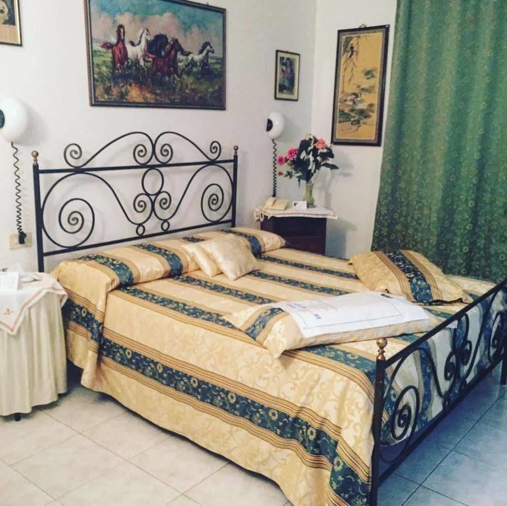 Hotel Ebe سان بييرو أ سيف المظهر الخارجي الصورة